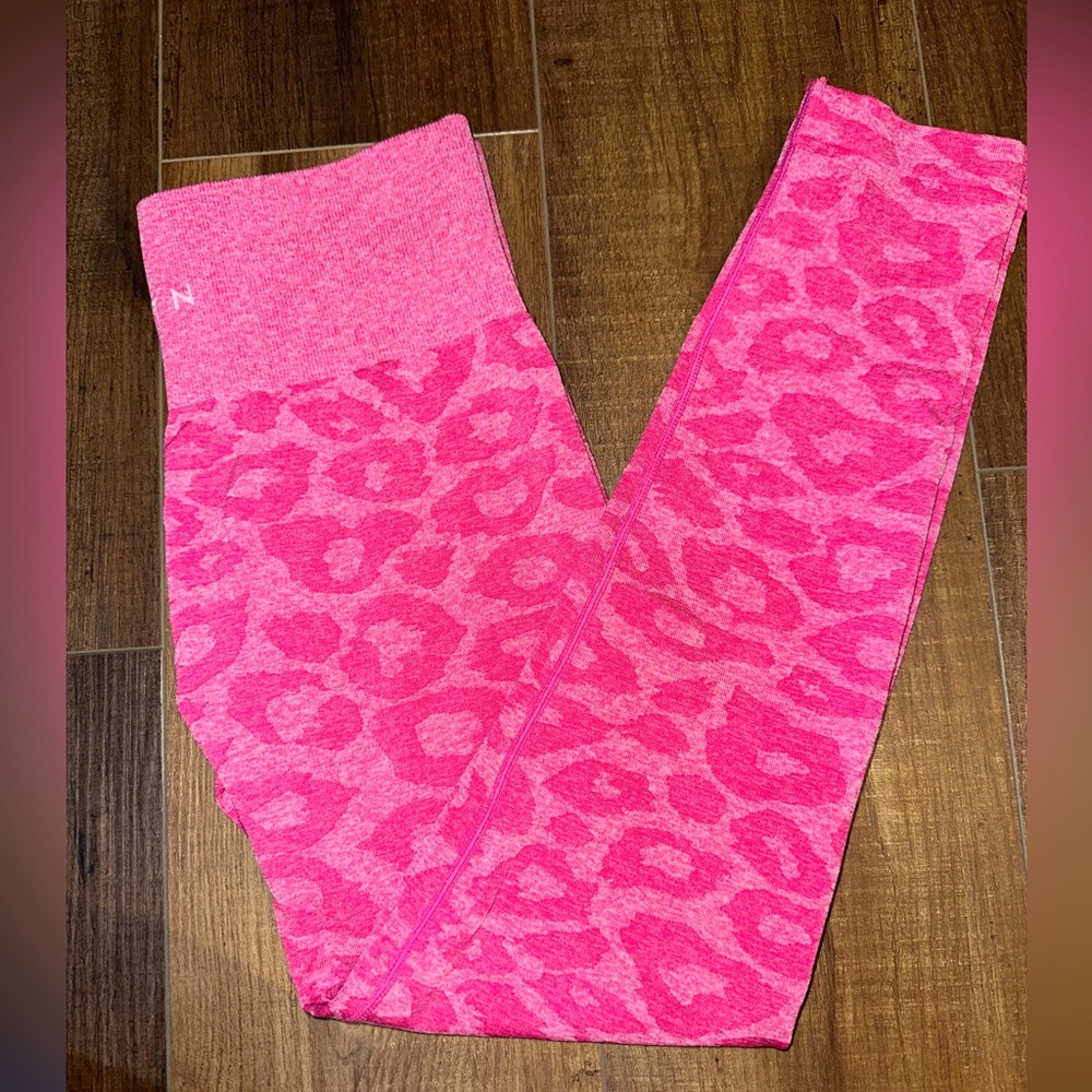 NVGTN leggings, seamless size medium